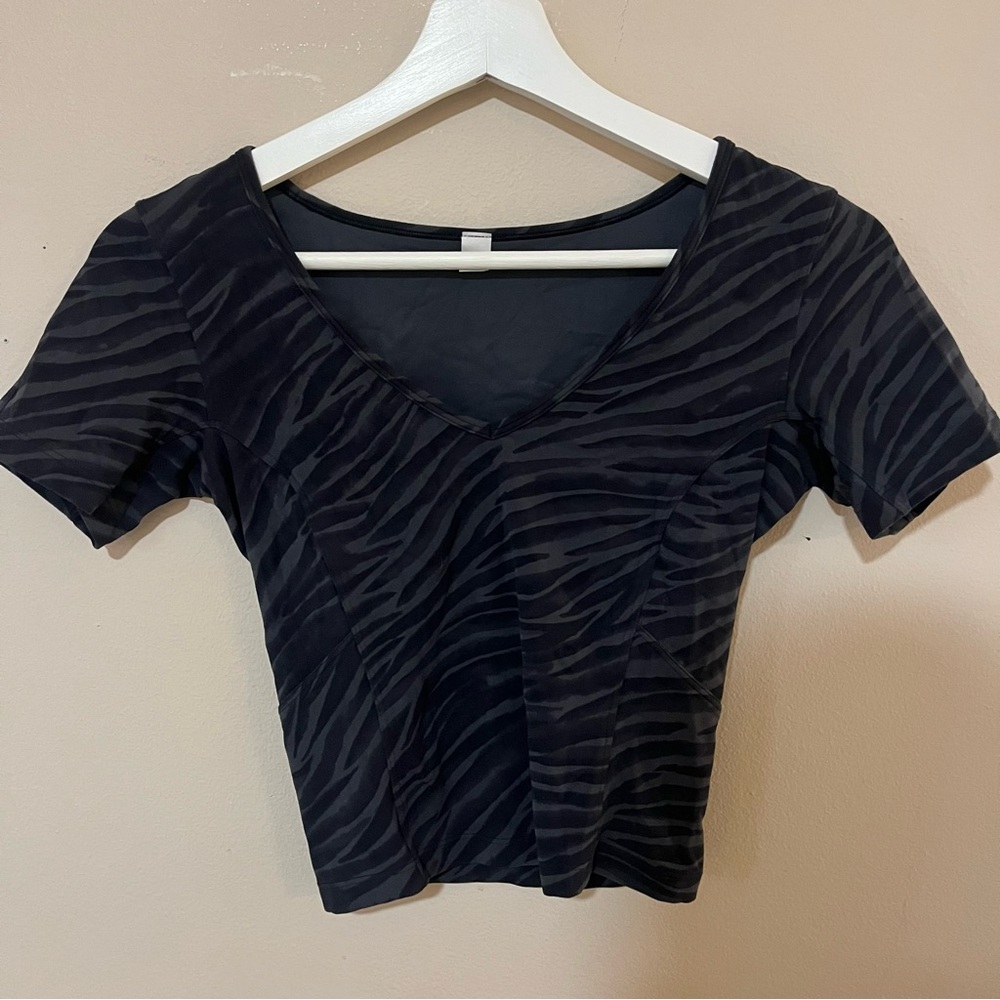 Lululemon Top | Align Short Sleeve Nulu Top | Size 2 |  Black Zebra
